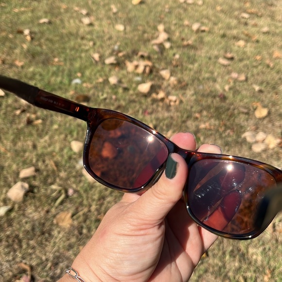 Costa Vela Shiny Tortoise shell polarized sunglasses - Picture 3 of 7